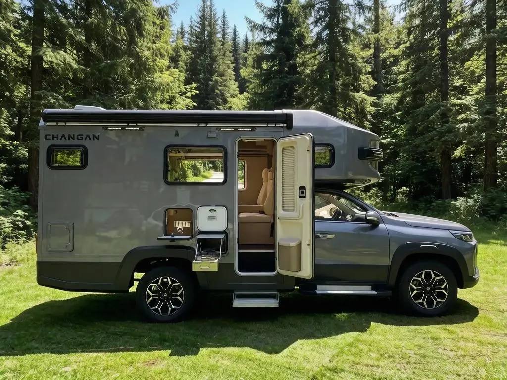 Changan Peak View RV на лесной стоянке